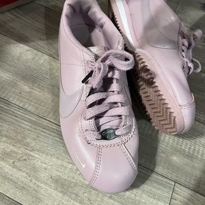 Nike Classic Cortez Premium Womens plum chalk sneaker